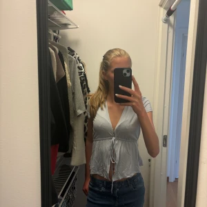 Blå sommartopp  - Supersöt topp från Gina!🥰 Helt ny med prislappen kvar 