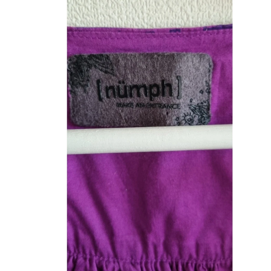 Lila topp från Nümph, Strl: 34/XS, band i midjan, ugglor, owl, retro, sommar - 91