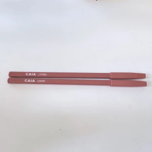 Lovisa läppenna  - Så fin färg men har ej caias pennvässare och orkar ej beställa 😙 båda för 150kr eller en för 100kr 