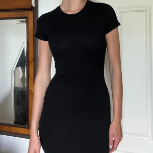 Klänning - Svart miniklänning 