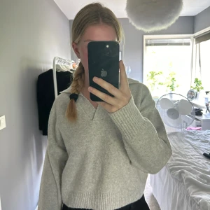 Stickad vringad tröja  - Använt ett par gånger men i bra skick