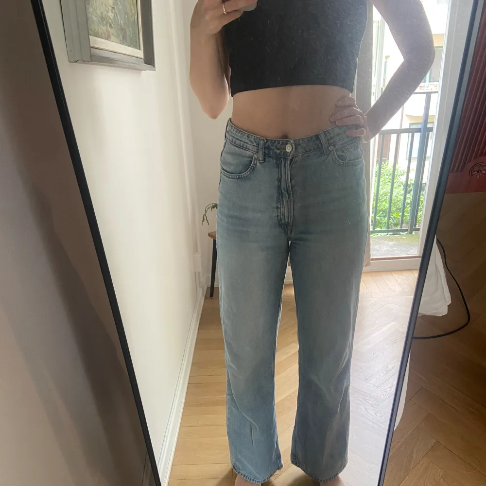 Säljer mina fina blåa jeans från HM. Stl 38. I fint använt skick. Jeans & Byxor.