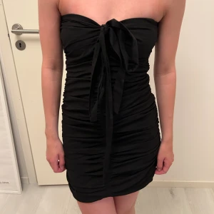 Klänning - Fin svart klänning som är snygg till utgång🥰