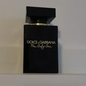 Dolce & Gabbana - the only one (intense) - Säljer denna parfym som luktar otroligt gott, men den kommer knappt till använding 🤍