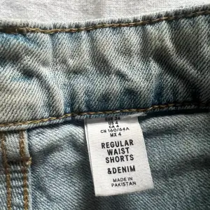 Fina jeans shorts från HM. Säljer pga att dem är för små.❤️