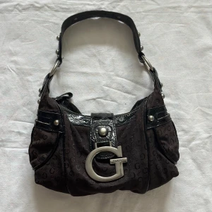 Guess  - Superfin vintage guess väska, bra skick! 30x20cm