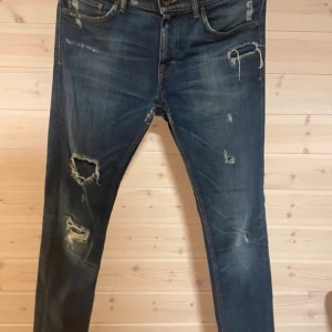 Tiger of sweden jeans - Sparsamt använda. Slim fit med as sköna slitningar👌🏼