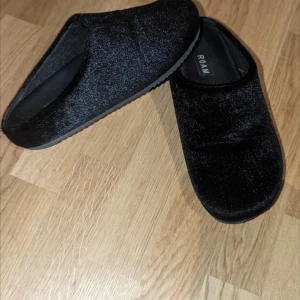 ROAM pony clog i storlek 39, sparsamt använda - ROAM pony clog i storlek 39, sparsamt använda