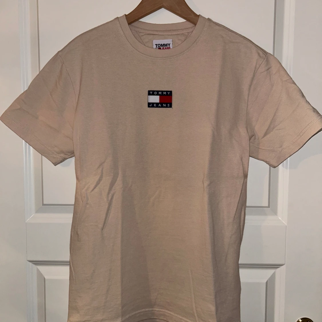 Tommy Hilfiger T-shirt i nyskick - 90