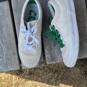 Converse skor  - Converse skor som har använt 4 gånger  Som nya  Storlek 38,5