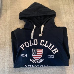 Hoodie - Fint skick! Mörkblå 