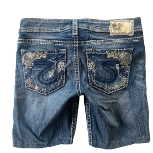 snygga shorts( gammal ägarens bild) - gammal ägarens bild det var lite stora för mig mig så därför jag säljer❤️