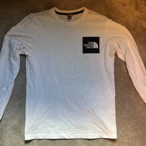 North face långärmad t shirt - North face långärmad t shirt strl S (passar s/m) i bra skick