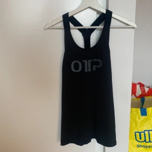 Träningslinne - Enkelt träningslinne från OTP (märket som Gekås säljer). Fint skick, använt fåtal gånger! 🖤