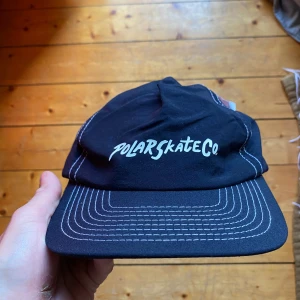 Polar Keps  - Helt ny oanvänd svart polar keps 10/10