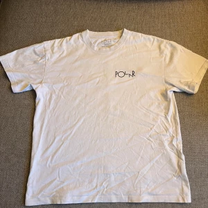 Polar Skate Co t-shirt  - säljer min skit snygga tröja som jag inte vill sälja igentligen (men behöver pengar) den är jätte bra skick och den passar till allt man har på sig 🙏