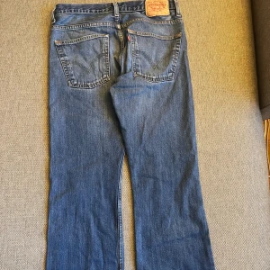 Levis 507 Jeans  - säljer mina skit snygga levis Jeans som är för små 😖😖😖✊det ät pytte pytte lite skada längst ner🙏😖 kom gärna med prisförslag och frågor!!