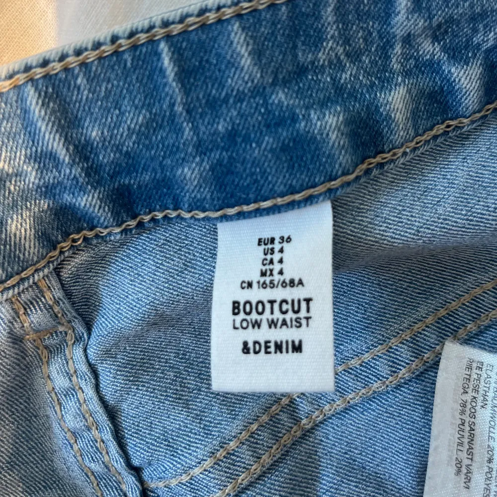 Blå bootcut jeans i storlek 36. Nästan aldrig använda 💕. Jeans & Byxor.