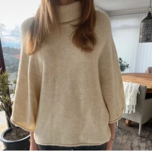 Trekvartsärmad stickad tröja  - Super fin stickad tröja med krage från zara💞 (lånade bilder)