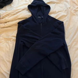 Kashmir  - Säljer min Kashmir tröja som är lite för stor för mig, har även en till i grå 