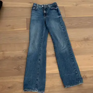 Zara jeans nästan helt nya, till tjejer 