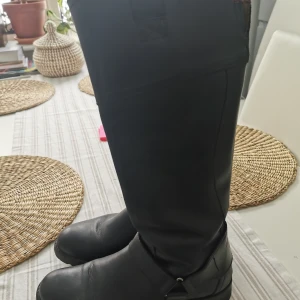 Gant läderstövlar 38 - Kvalitetsläder, använda men inga skador. Skaft redd 17 cm. 