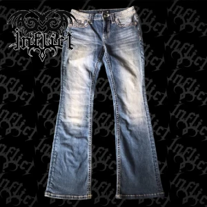 Miss me jeans - Precis köpta men satt inte som jag ville. Mycket bra skick! Bilder ifrån förra säljaren.  Skriv vid intresse eller om ni har frågor💋 Kom gärna med prisförslag!