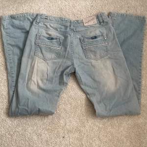 Så snygga raka/bootcut jeans från diesel 💓 Midja 38cm, innerben 83💓