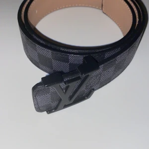 Louis vitton bälte - Säljer detta bälte eftersom jag ska köpa nytt  Lite slitet