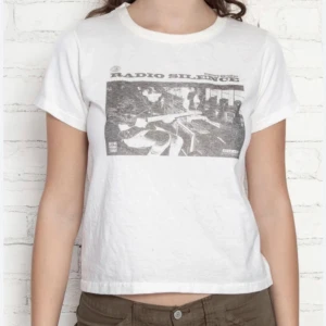 Radio silence tröja - T shirt från brandy melville, unisex size 