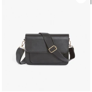 Väska - Säljer då den inte används. Använd 1 gång. Nypris: 299kr