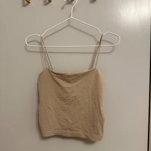 Topp från Gina. - En gammal linne topp från Gina Tricot som jag inte längre använder. 