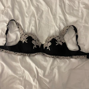 intimissimi bh  - säljer denna fina bh för den är förstor men den är i bra skick o bara bara använd några få gånger 