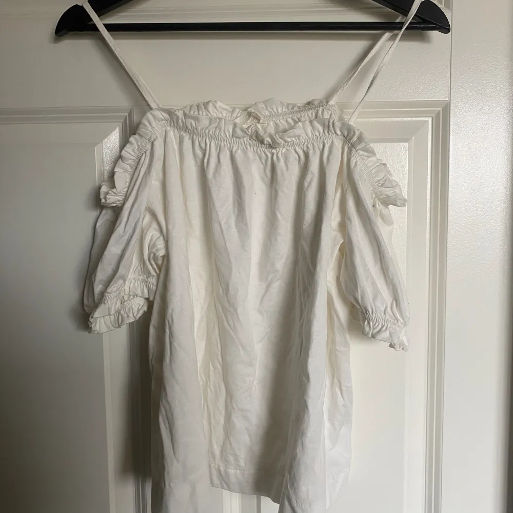 Jätte fin off shoulder tröja. Perfekt att ha på sommaren. Yläosat.