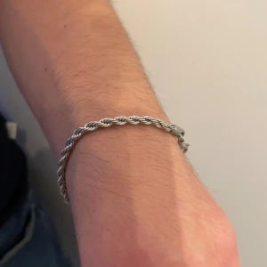 Silver cordell armband - Silver platerad cordell armband i rostfritt stål 4millimeter,21cm lång går att justera!/Jewerlisss