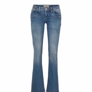 Ltb jeans!!!!!!! - söker ltb jeans som e bootcut, lågmidjade och blåa, som dessa eller liknande. Vet dock inte vilket storlek jag har men har xs i vanliga fall. Snälla rimligt pris under 400kr. Kontakta mig om ni säljer ! 🙏