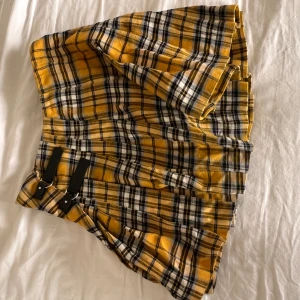 cykelresan kjol - så söt rutig kjol från franska märket maje! så bra kvalitet