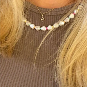 Söker! - Om du har eller kan göra ett sådant halsband så vill jag jätte Järna köpa för kanske 50-80kr 