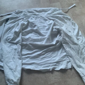 Storlek-M men passar för mindre - Y2K passar mindre storlekar  