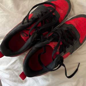 Röda snygga skor från Nike, använd några gånger men inte mycket använda❤️ rengör de självklart om någon köper❣️