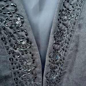 Snygg väst från soya concept - Super snygg broderad väst från soya concept stl 42, men skulle säga att den är som en M/liten L. Fin kvalitet i viskos/bomull/linne. Knappt anv i mkt fint skick.