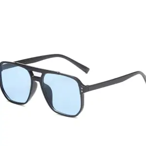 Grisch solglasögon i färgen blå