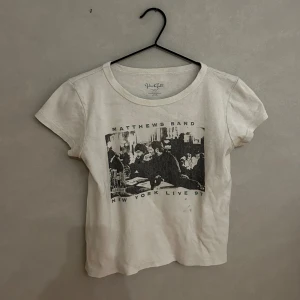 Brandy Melville  - Brandy melville crop top, onesize. En liten grå fläck, se bild. 40kr