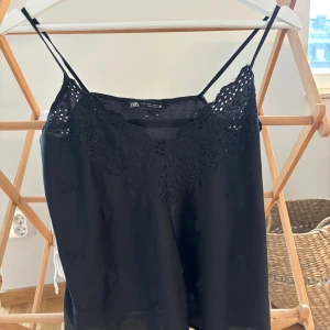 Topp från zara - Topp från zara i siden liknande material. Använd 2 gånger