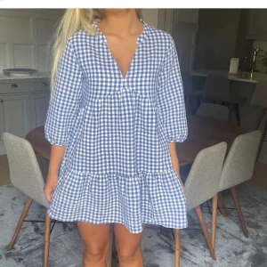 Zara Kläning  - Säljer min älskade zara Kläning, inga defekter! Pris kan diskuteras vid snabb affär 