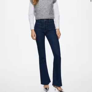 Jeans flare/bootcut - Jeans från Mango, använda en del men i fint skick! Storlek 34.