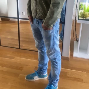 Dondup George  - Tja, säljer nu dessa dondup jeans då de ej kommer till andvändning längre! Jeansen är i grymt skick.   Skriv vid eventuella frågor 