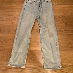 Hope Land Jeans - Size 30, sitter större i storleken. Ny pris 2500kr. 9.5/10 skick. Använd ett antal gånger.