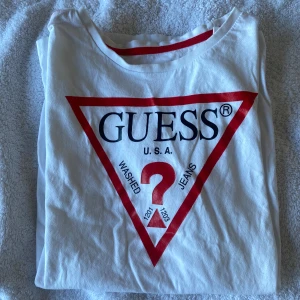Guess tröja  - Vet ej om det är äkta därav priset, aldrig använd