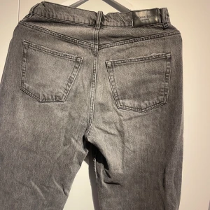 Jeans (ginatricot) - Använda en gång, super fint skick och riktigt snygga jeans